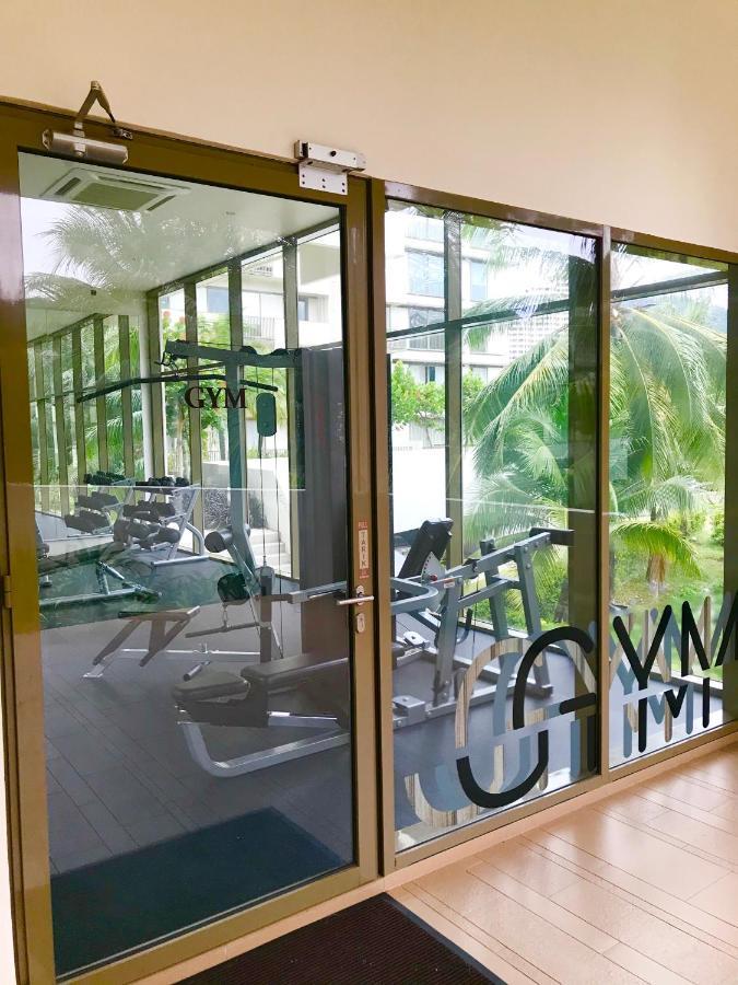 By The Beach - Luxury 2 Bedrooms Family Suite Batu Ferringhi Esterno foto
