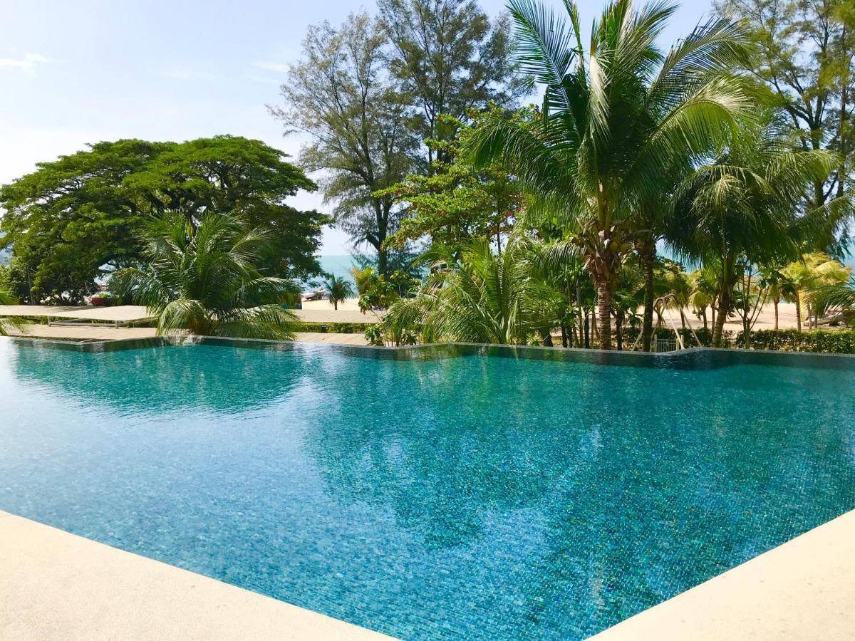 By The Beach - Luxury 2 Bedrooms Family Suite Batu Ferringhi Esterno foto