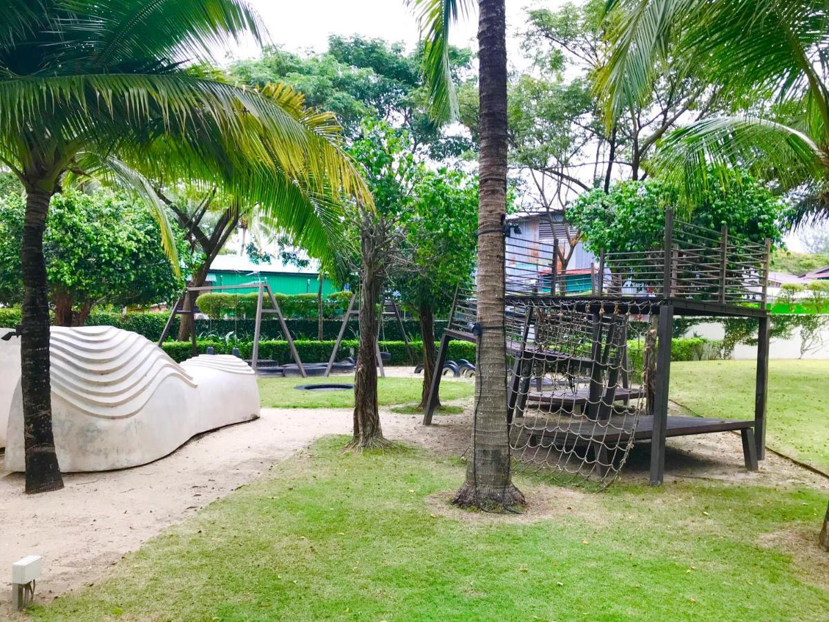 By The Beach - Luxury 2 Bedrooms Family Suite Batu Ferringhi Esterno foto