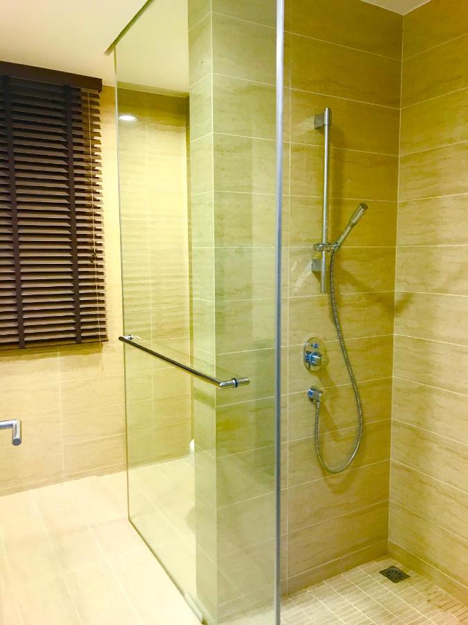 By The Beach - Luxury 2 Bedrooms Family Suite Batu Ferringhi Esterno foto